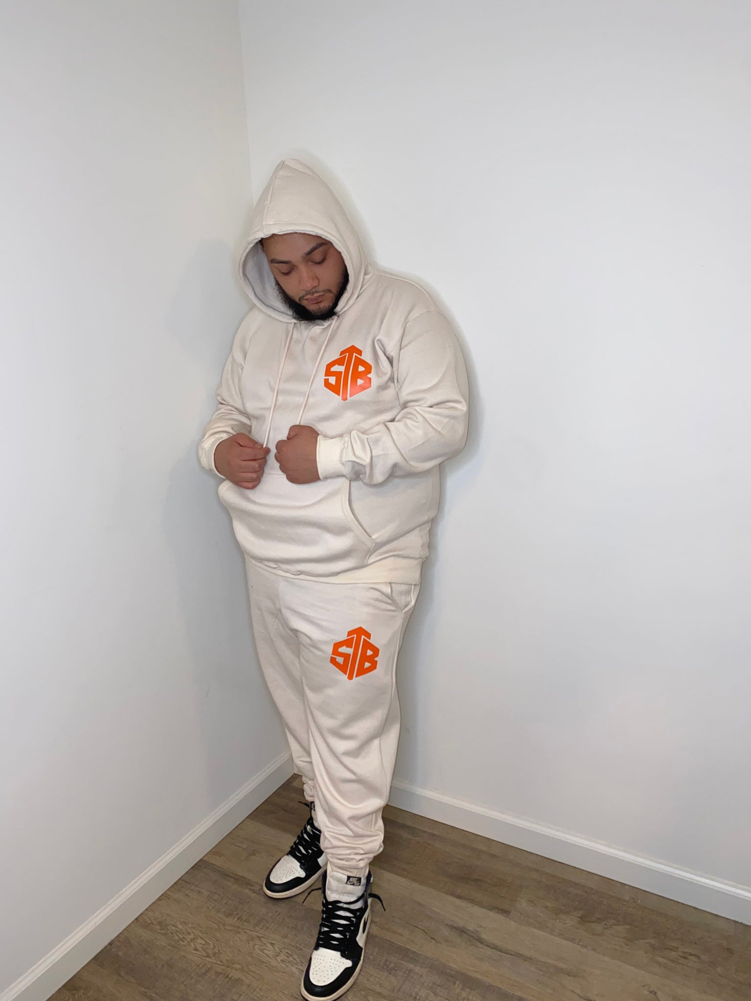 CREAM STB SWEATSUIT